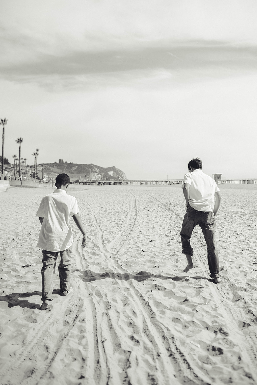 Black-and-white family action portrait on the beach